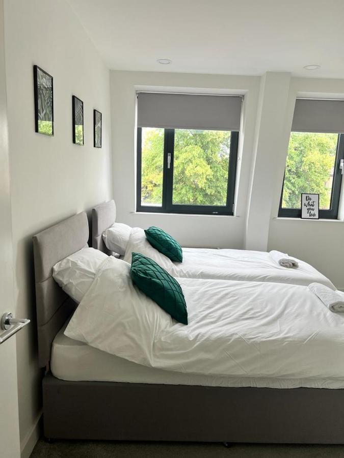 Modern Suite- Bedford City Centre With Free Gym & Parking Exterior photo